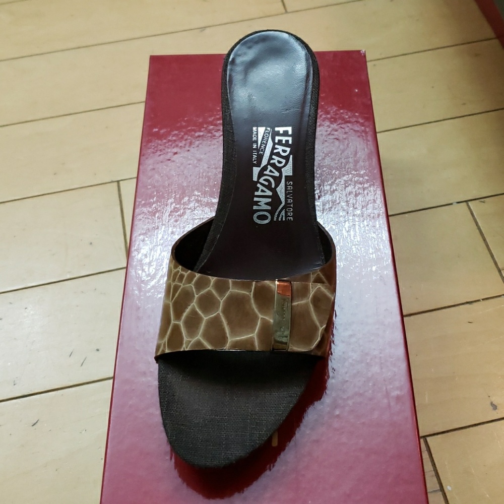 Women's shoes